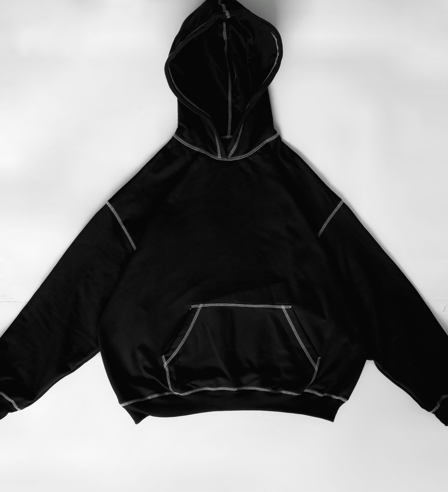 Hoodie Costuras Expuestas Negro